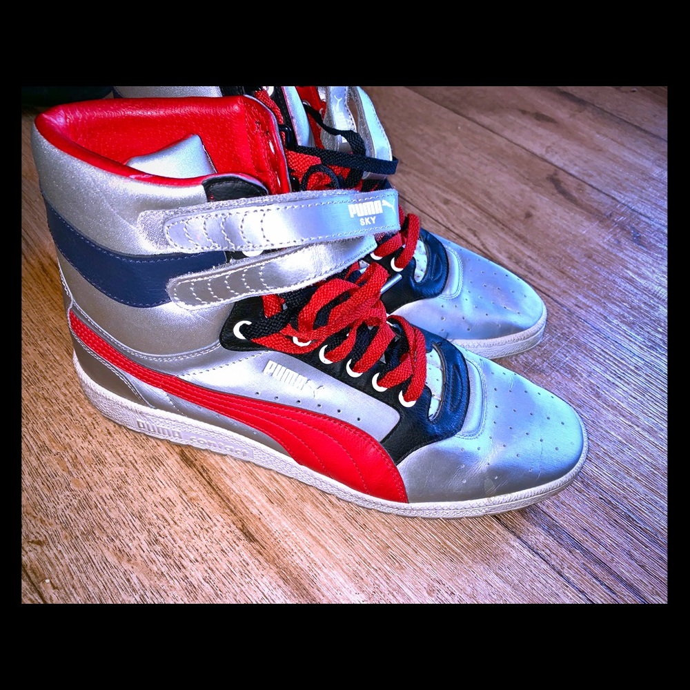 PUMA SNEAKERS SIZE 12. PRICE TO SELL FAST